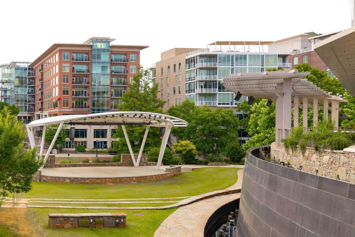Hilton Greenville - Housity