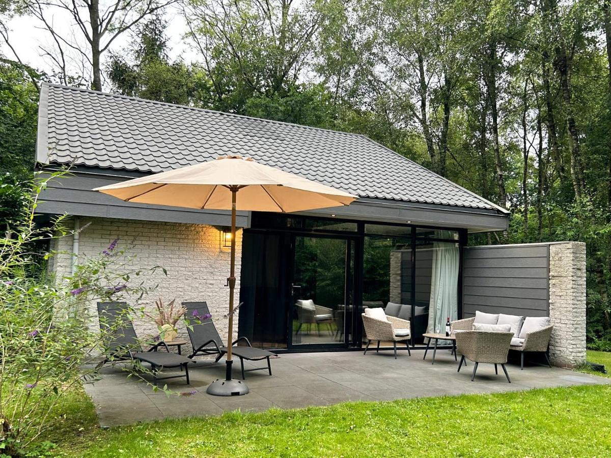 Vrijstaande luxe vakantiewoning met grote tuin, veel privacy en prachtige natuur - Housity