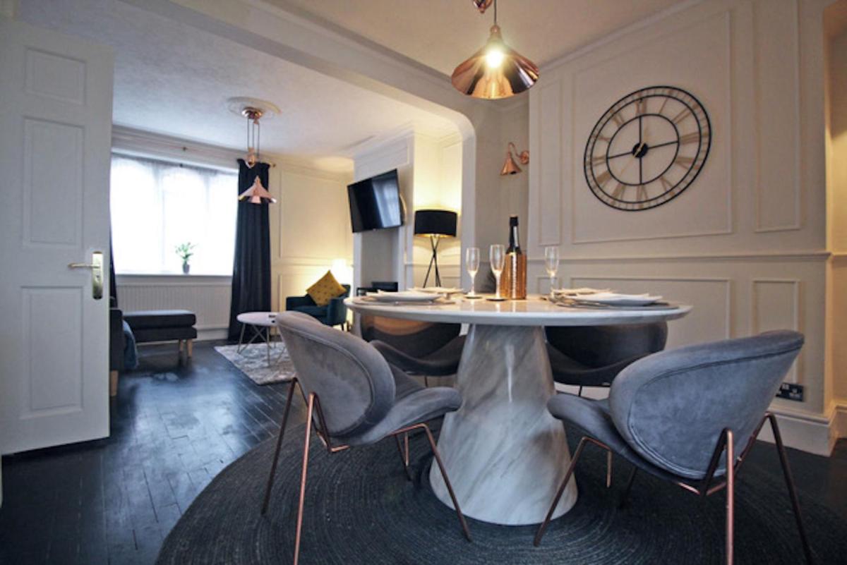In the Heart of Chester, Historical & Stylish - Housity