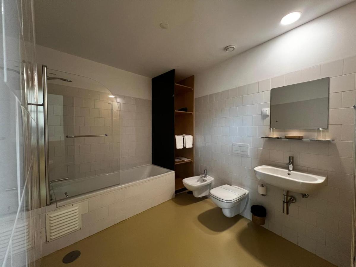 Uma casa de banho em Colmeal Countryside Hotel