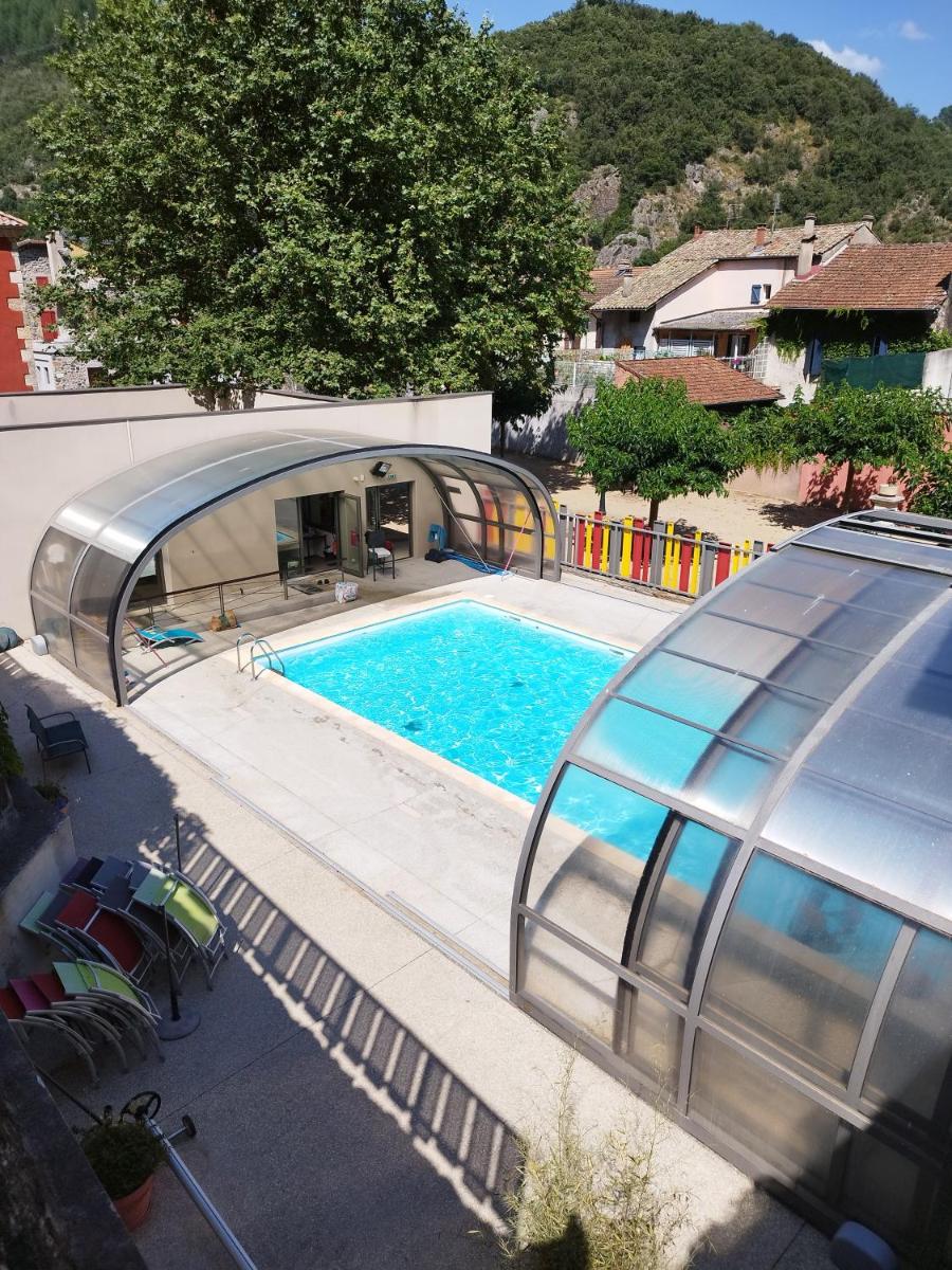 Maison en pierres au cœur d'un village Ardéchois - Housity