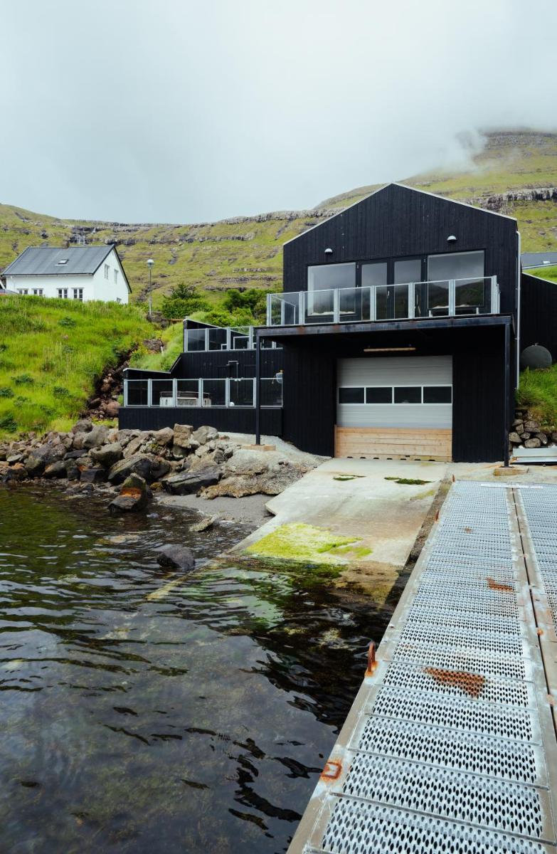 A pearl in a forgotten fjord - Luxury Boathouse - Housity
