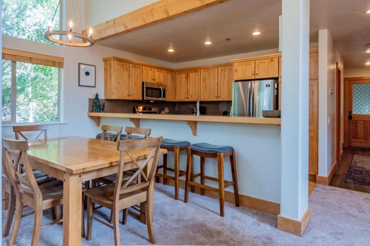 Bridgepoint Condo 08 - Housity