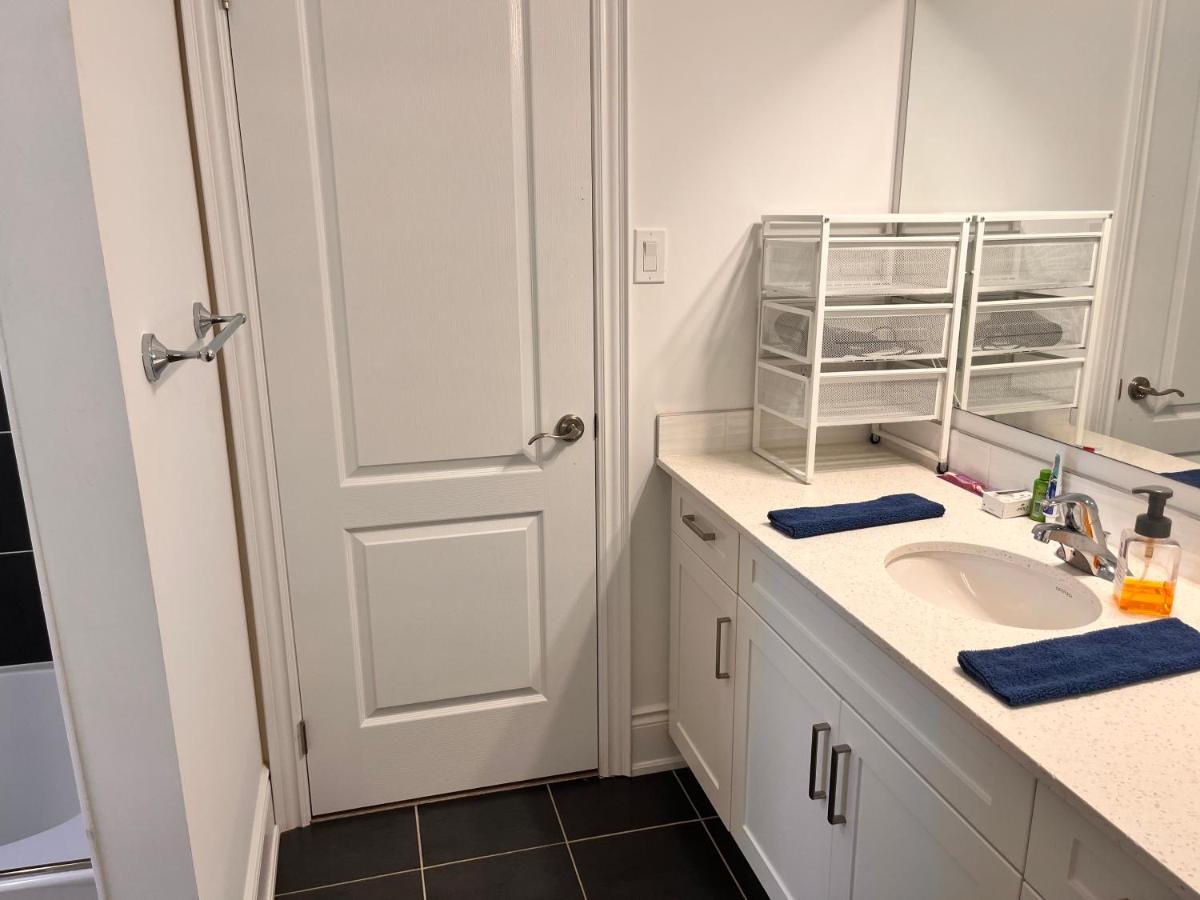 Beautifully furnished whole house, 4 bedroom , 4 washrooms with new furnitures - Housity