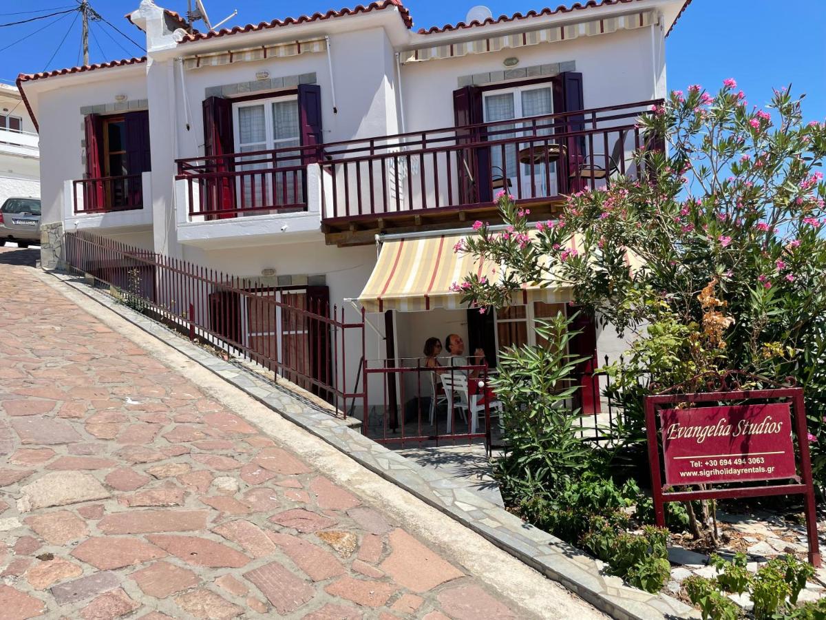 Evangelia Studios - Housity