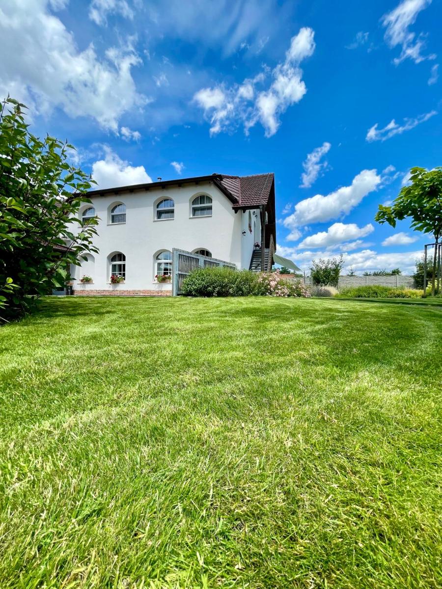 Penzion Apartmány Adamčík - Housity