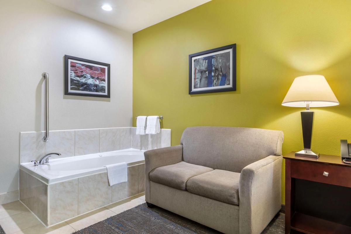 Best Western Plus Mansfield Inn & Suites - Housity