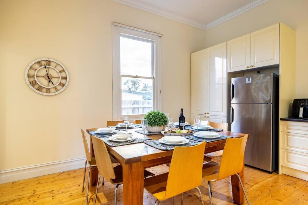 Montreux On High Country Feel Just 5 minutes from Geelong CBD - Housity