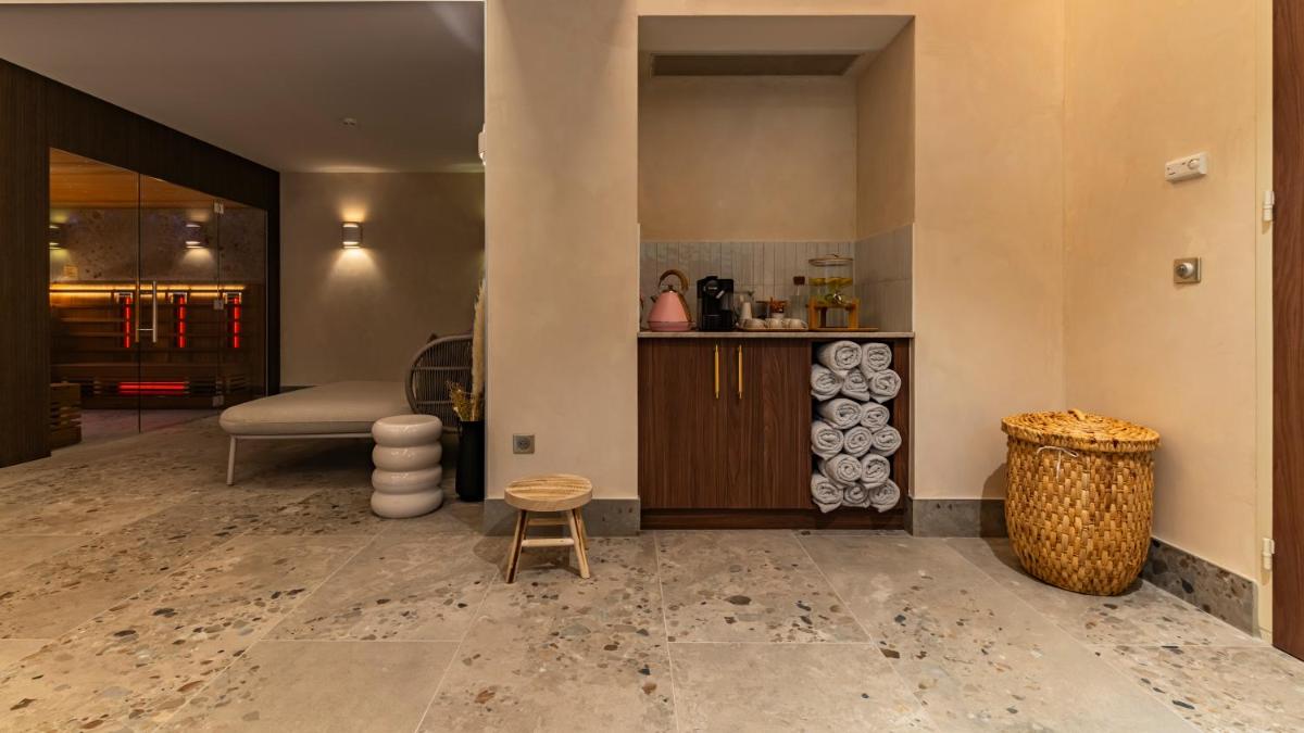 Coin salon dans l'établissement Continental Hotel