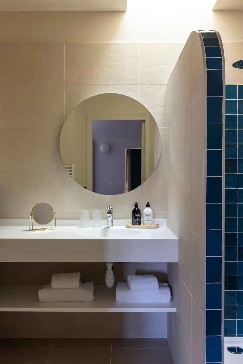 Salle de bains dans l'établissement L'INVITATION AU VOYAGE - Hôtel & Spa