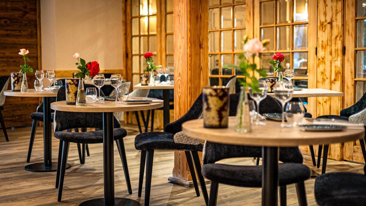 Restaurant ou autre lieu de restauration dans l'établissement Hôtel SPA du Lac de Madine - Maison DRAPIER
