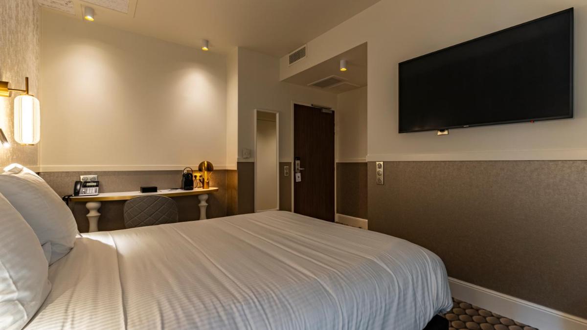 Télévision ou salle de divertissement dans l'établissement Continental Hotel