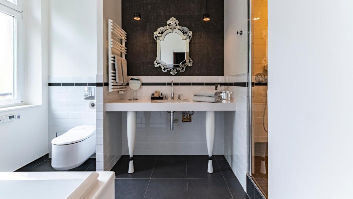 Salle de bains dans l'établissement Continental Hotel