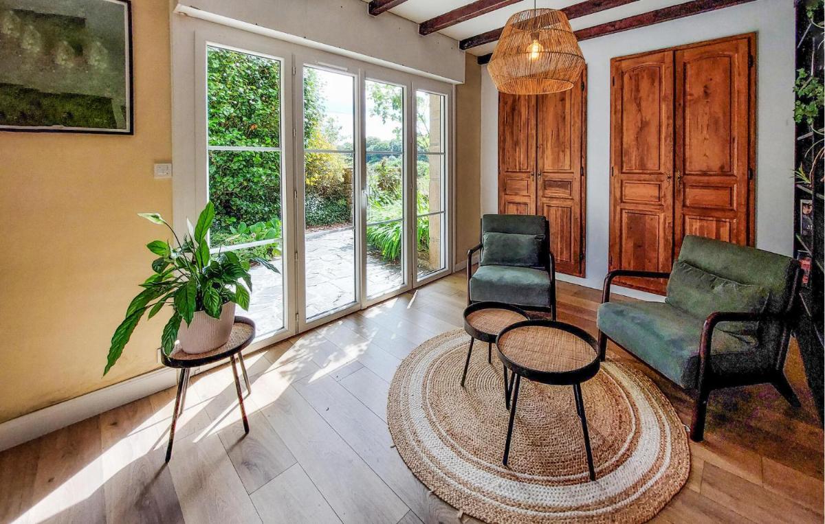 Lovely Home In Ploubezre - Housity