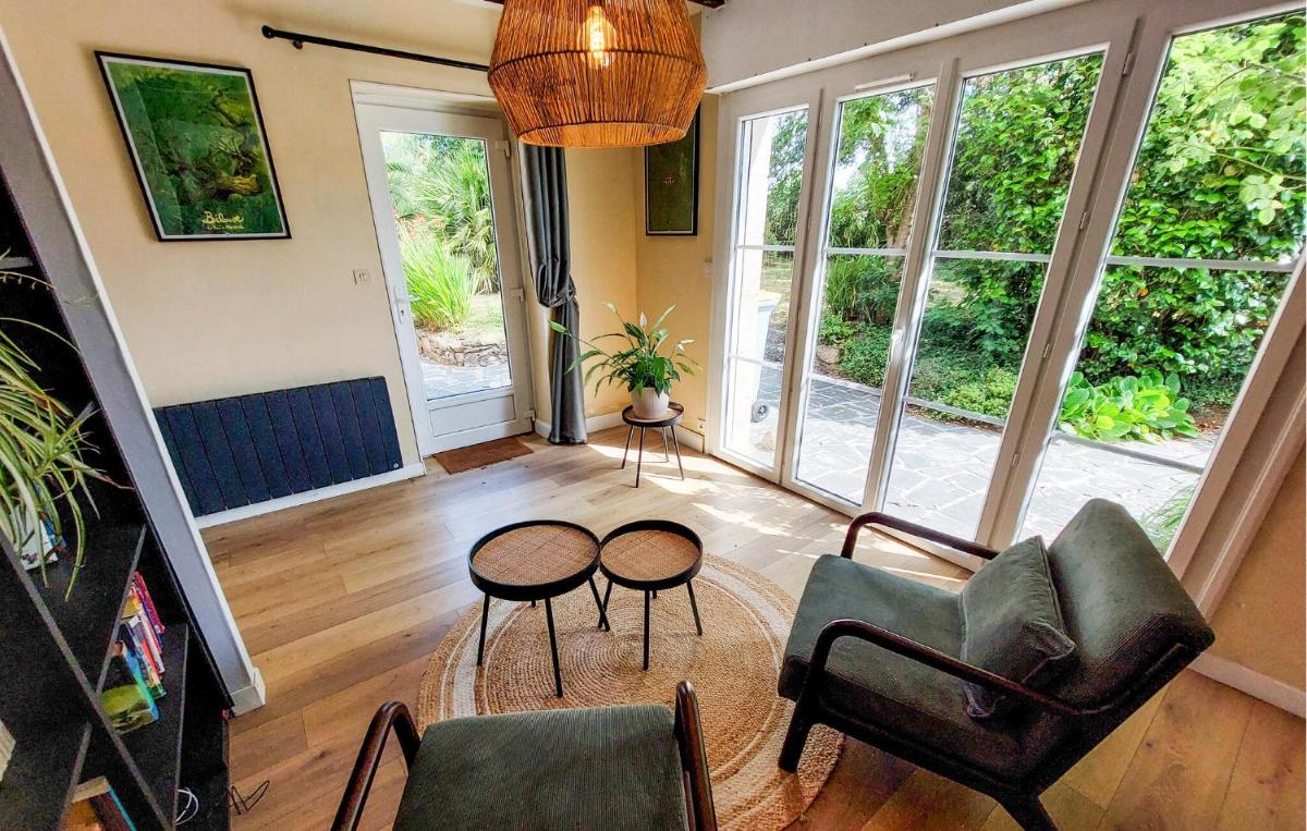 Lovely Home In Ploubezre - Housity