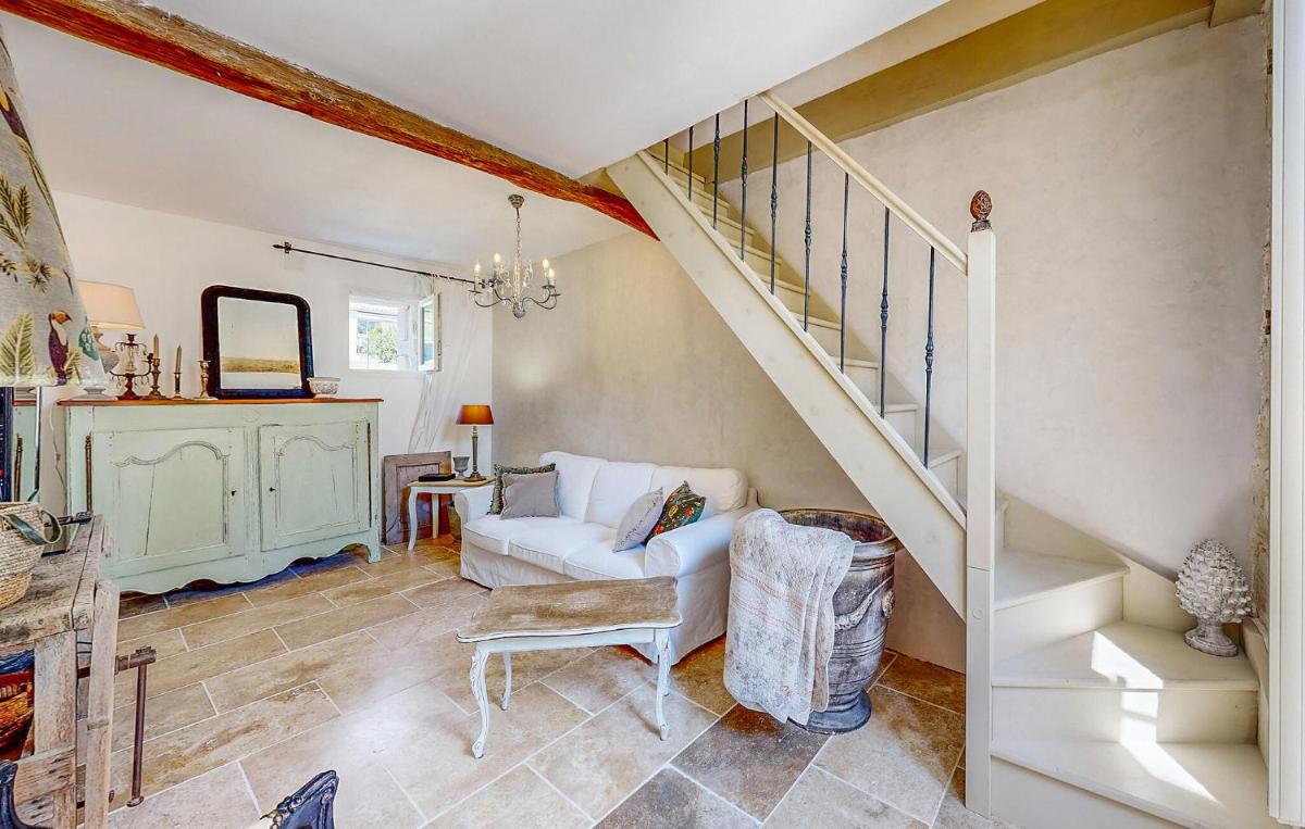 Nice Home In Port-Sainte-Foy-Pontch - Housity