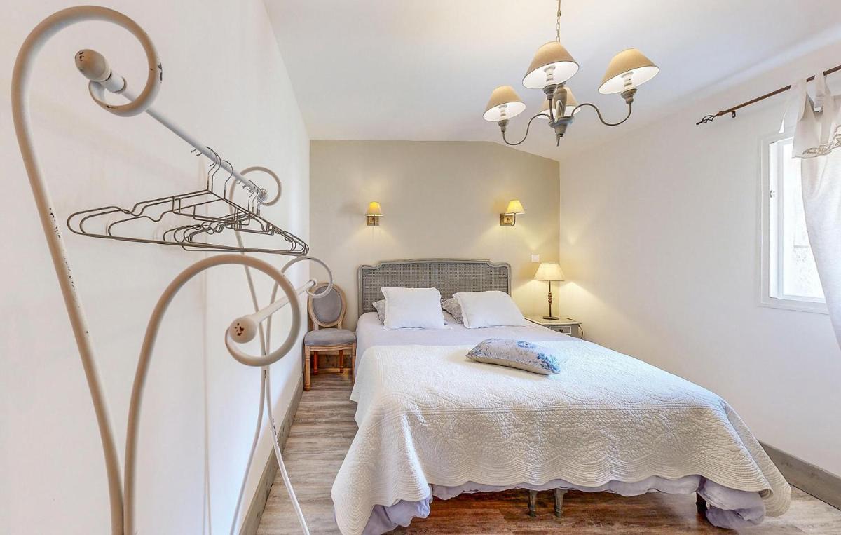 Nice Home In Port-Sainte-Foy-Pontch - Housity