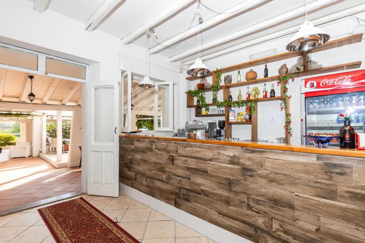 Helios Hotel - Housity