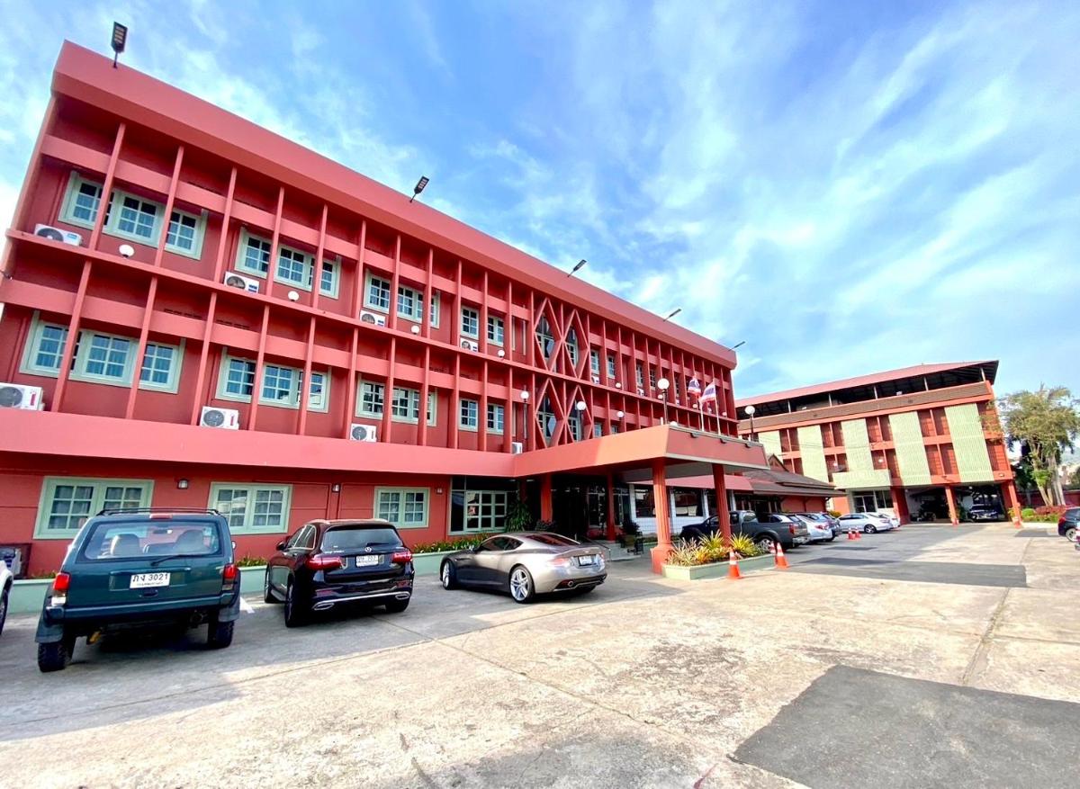 Chainatgrand Hotel - Housity