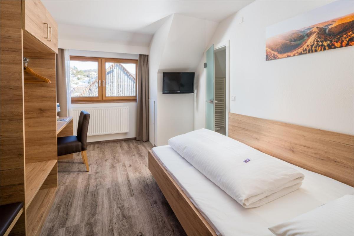 Flair Hotel Gasthof zum Hirsch - Housity