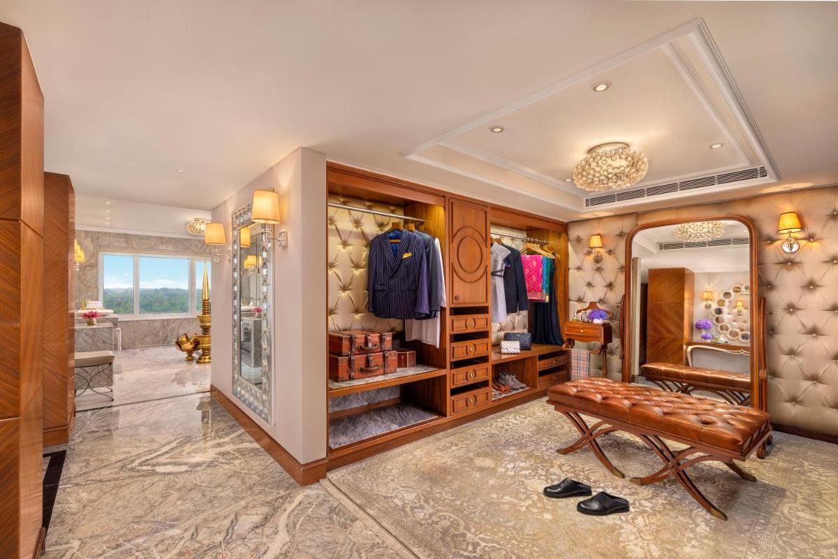 a dressing room with a bench and a mirror at Taj Palace, New Delhi in New Delhi a dressing room with a bench and a mirror at Taj Palace, New Delhi in New Delhi