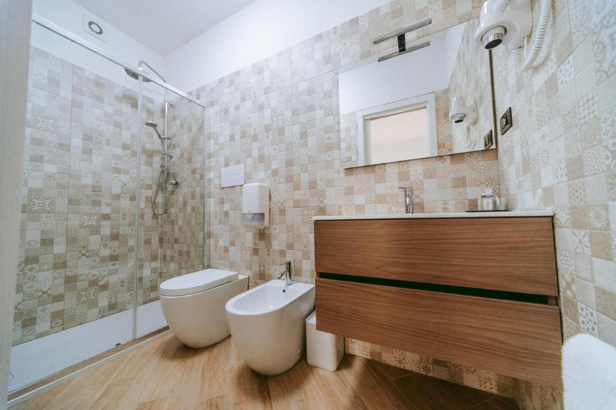 Guest Room 144 - Housity