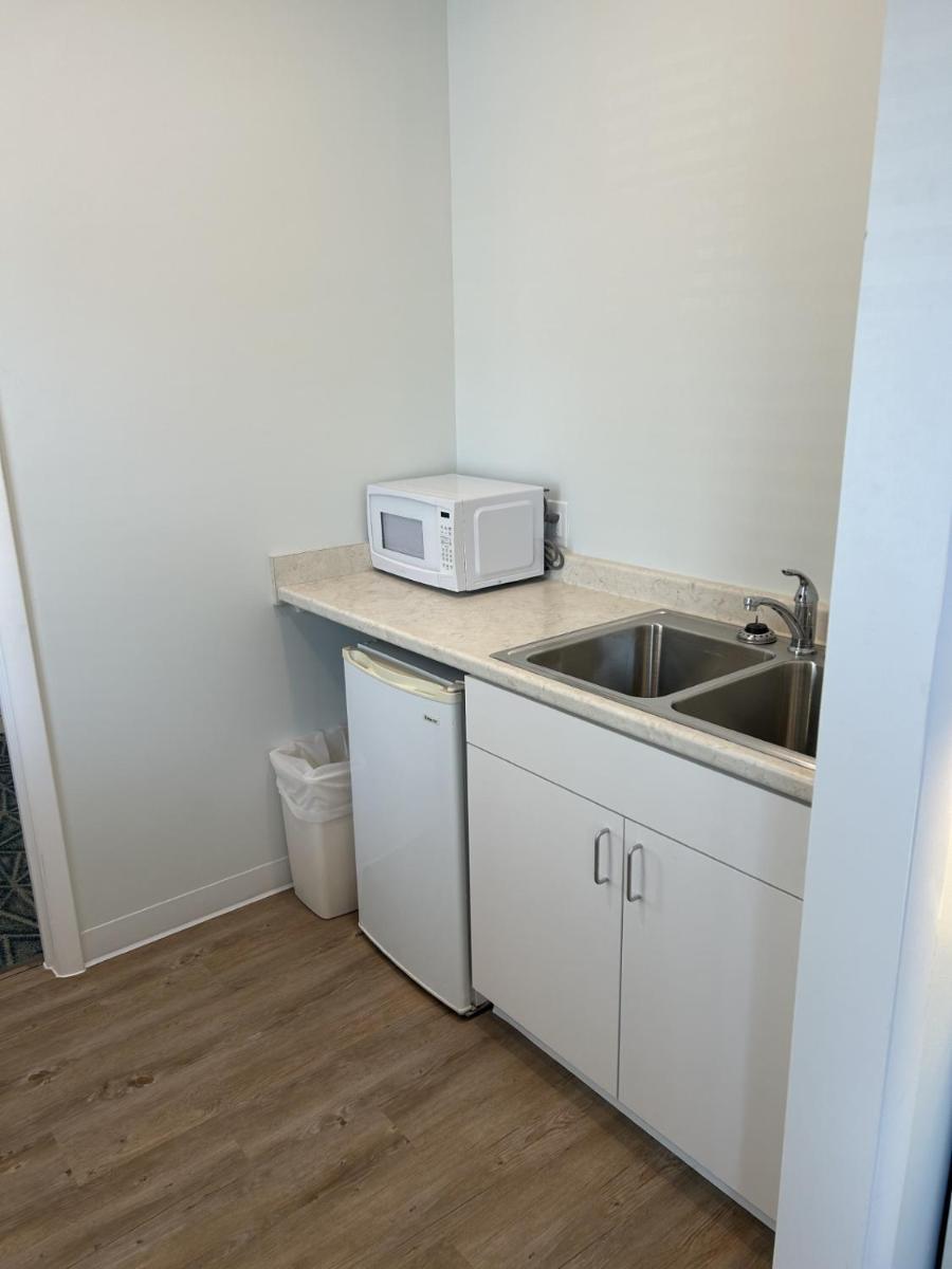 The Admiral Hotel/Motel - Housity