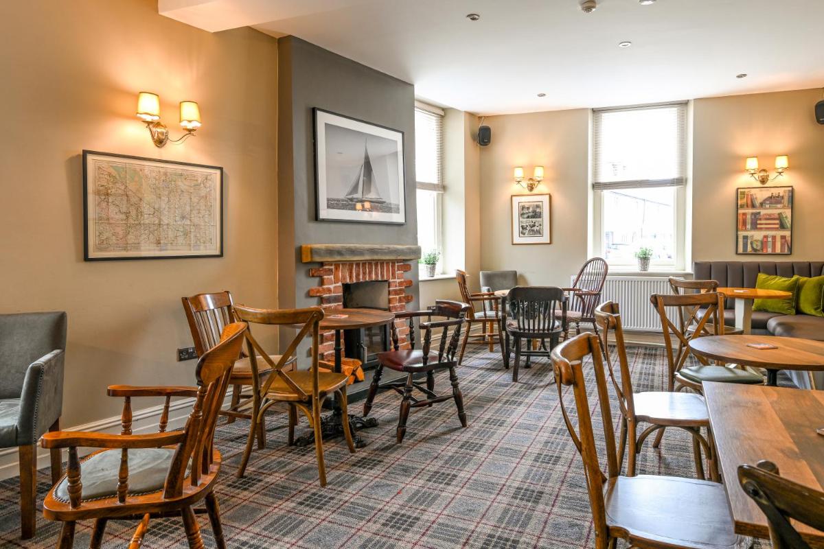 Castle Court - Housity