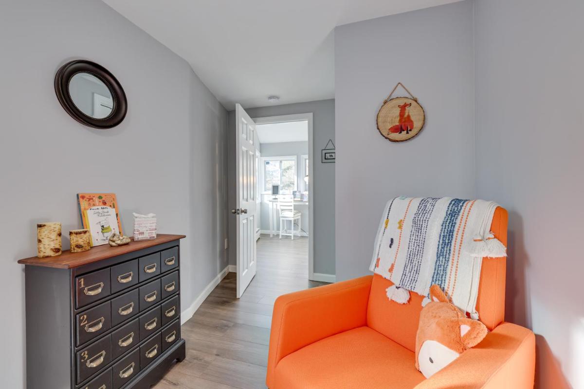 Van Gogh themed home-All Community Amenities Included! - Housity