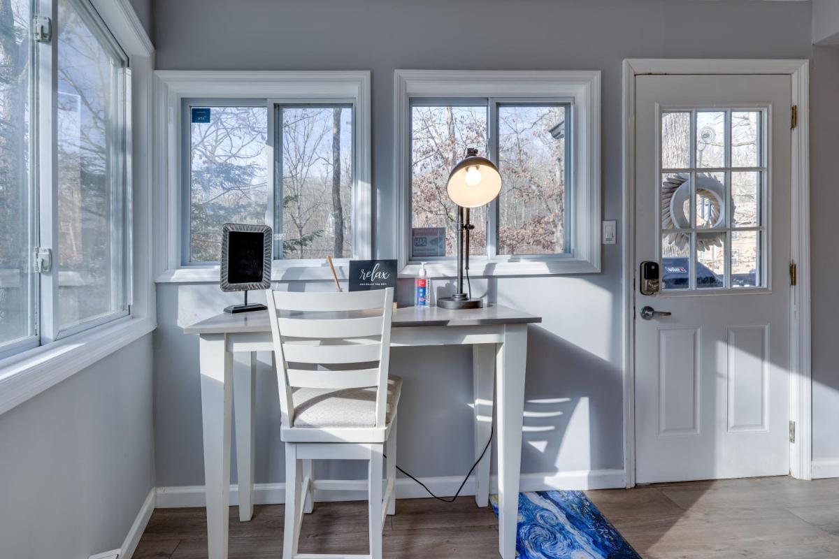 Van Gogh themed home-All Community Amenities Included! - Housity
