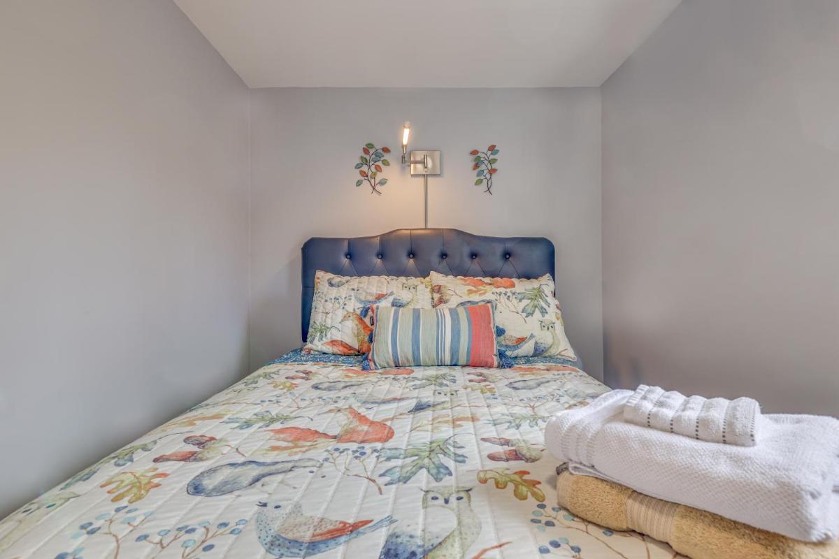 Van Gogh themed home-All Community Amenities Included! - Housity