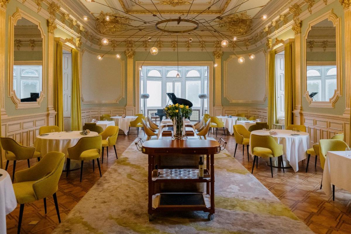 Uma área de estar em Vila Foz Hotel & SPA - member of Design Hotels