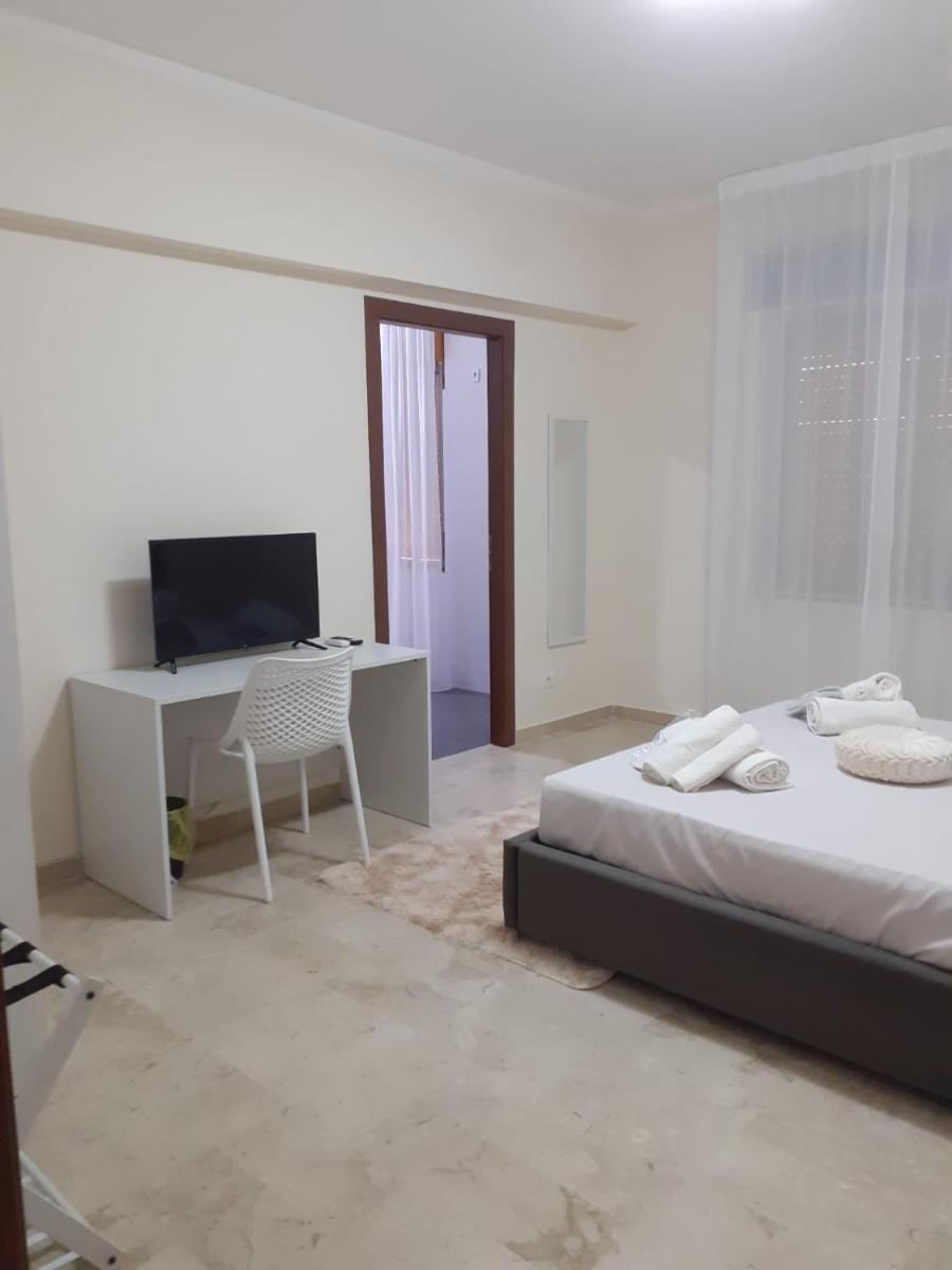 LOVELY BIANCO - Rooms & Apartment - Housity