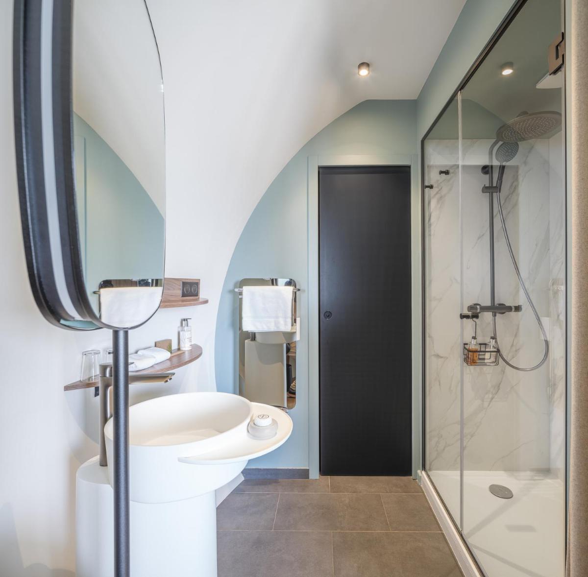 Salle de bains dans l'établissement L'EssenCiel