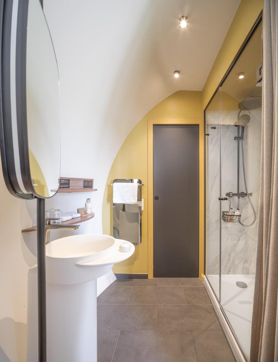 Salle de bains dans l'établissement L'EssenCiel