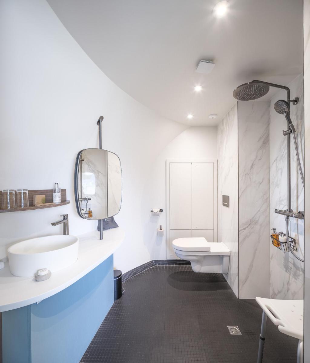 Salle de bains dans l'établissement L'EssenCiel