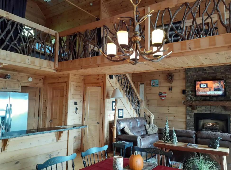 Lizard Lookout Cabin, Pets Welcome! - Housity