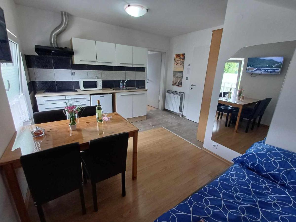 Apartmaji SLATENIK - Hizvo