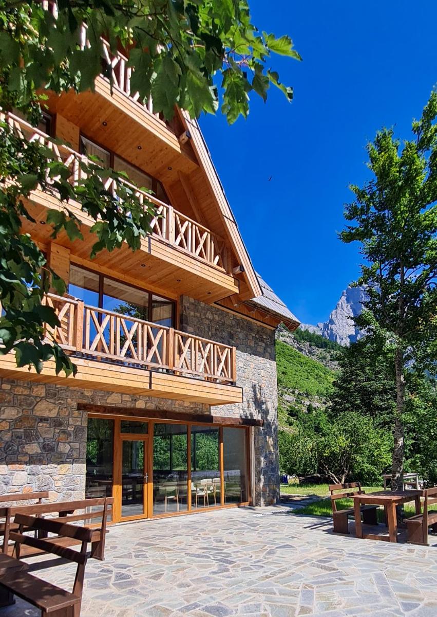 NeoKulla Hotel - By Kol Gjoni - Housity
