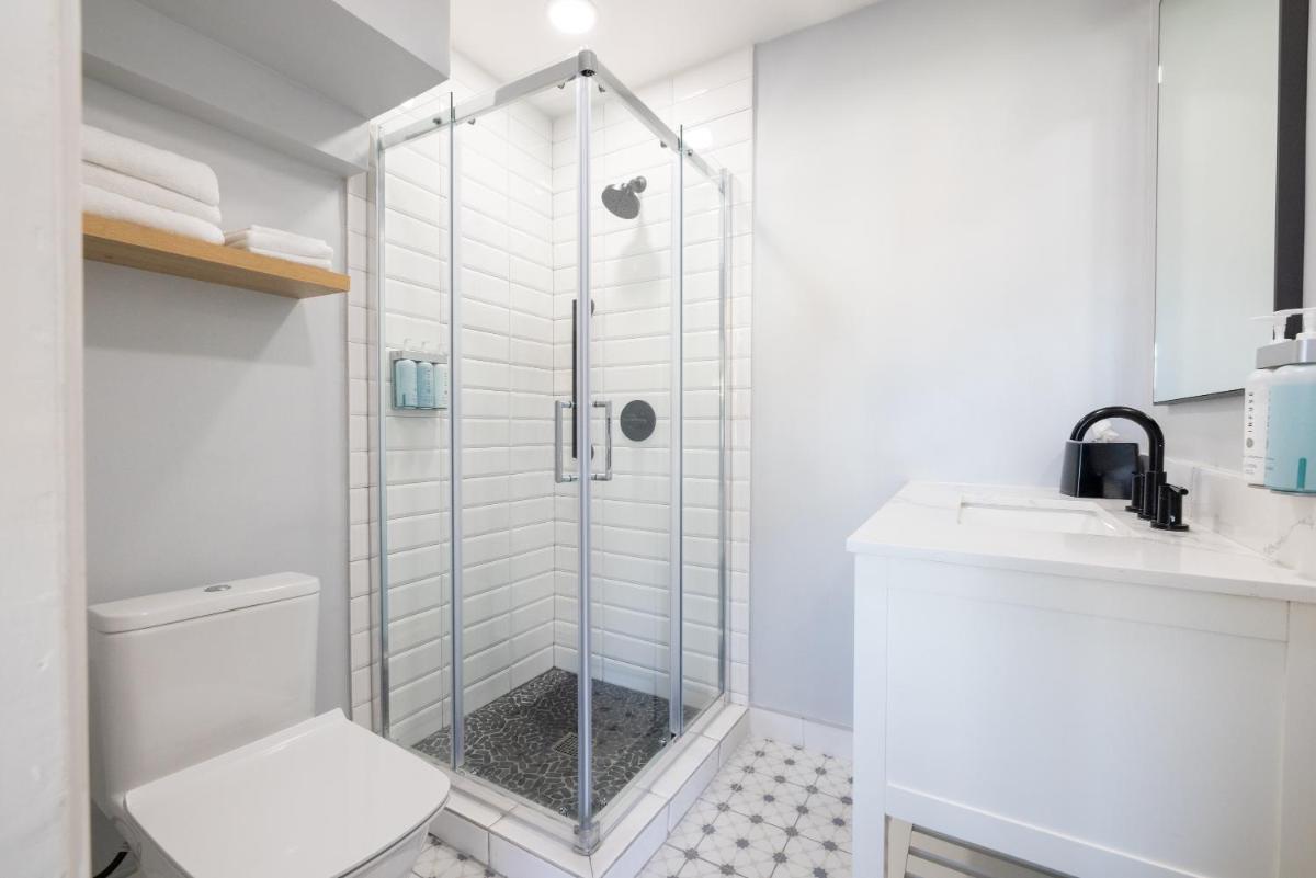 Tides Oceanview Inn and Cottages - Housity