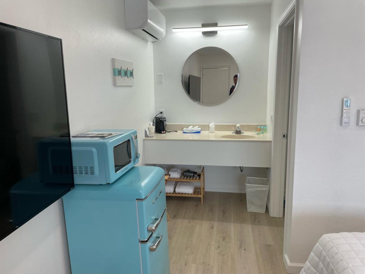 Single King Room - Housity