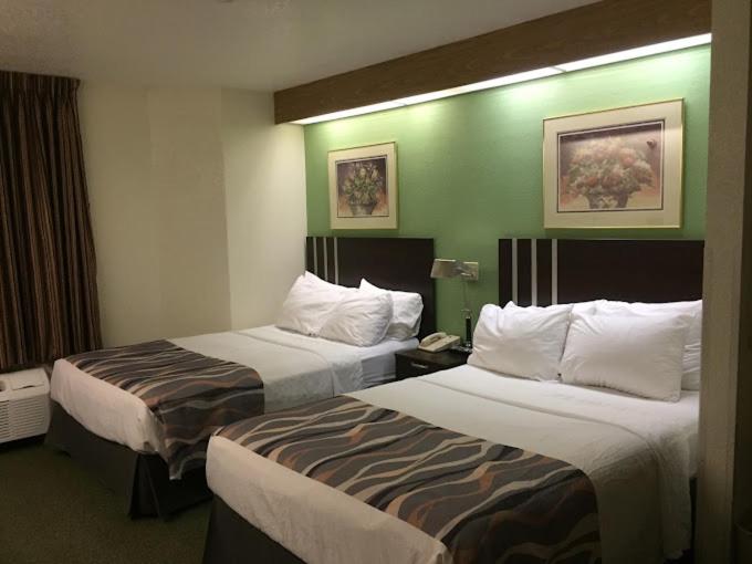 Pleasant Stay Inn & Suites - Housity