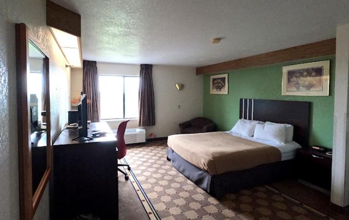 Pleasant Stay Inn & Suites - Housity