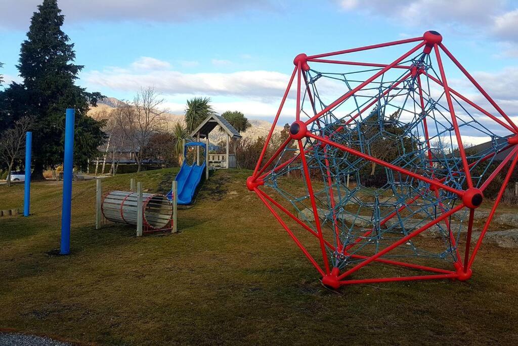 Family Holiday Home- Lake Hawea Haven - Housity