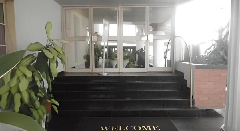 Whitehouse Hotels & Conference Center - Housity