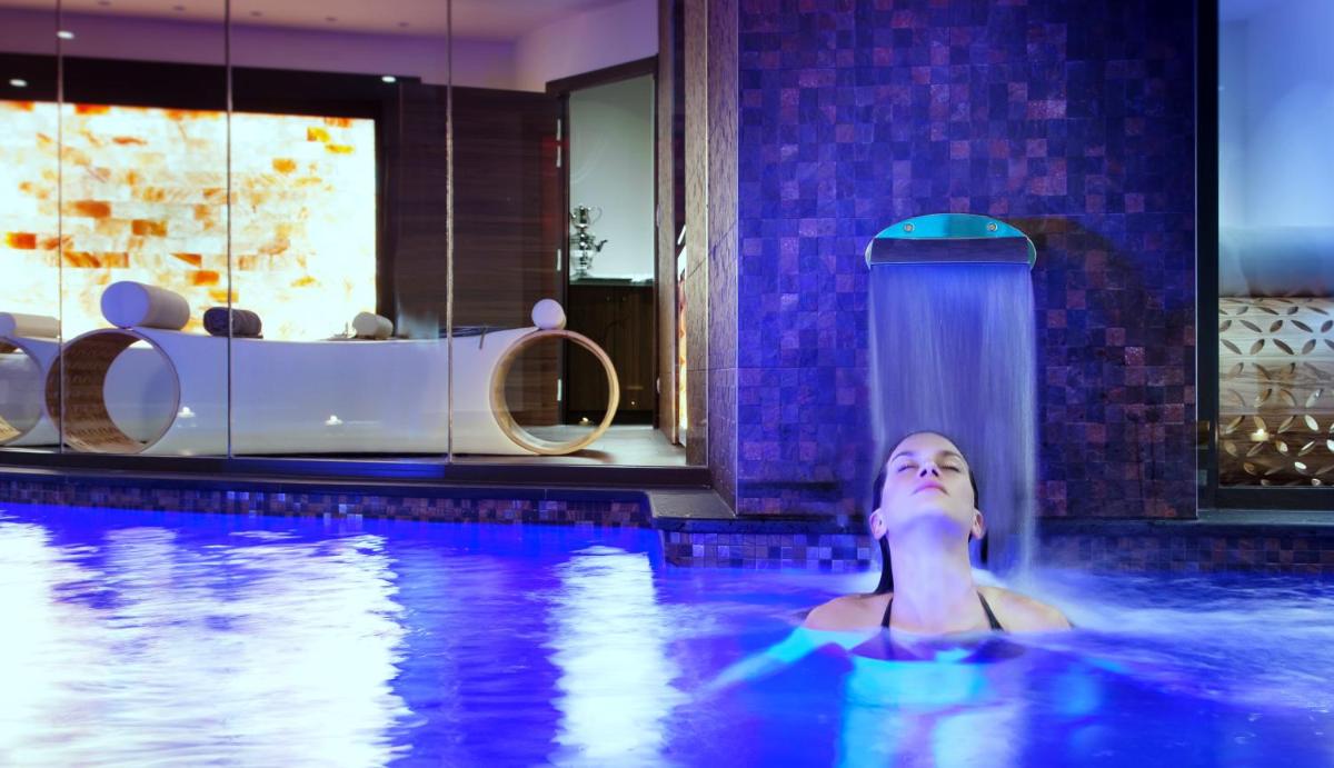 Piscine de l'établissement Westminster Hotel & Spa Nice ou située à proximité