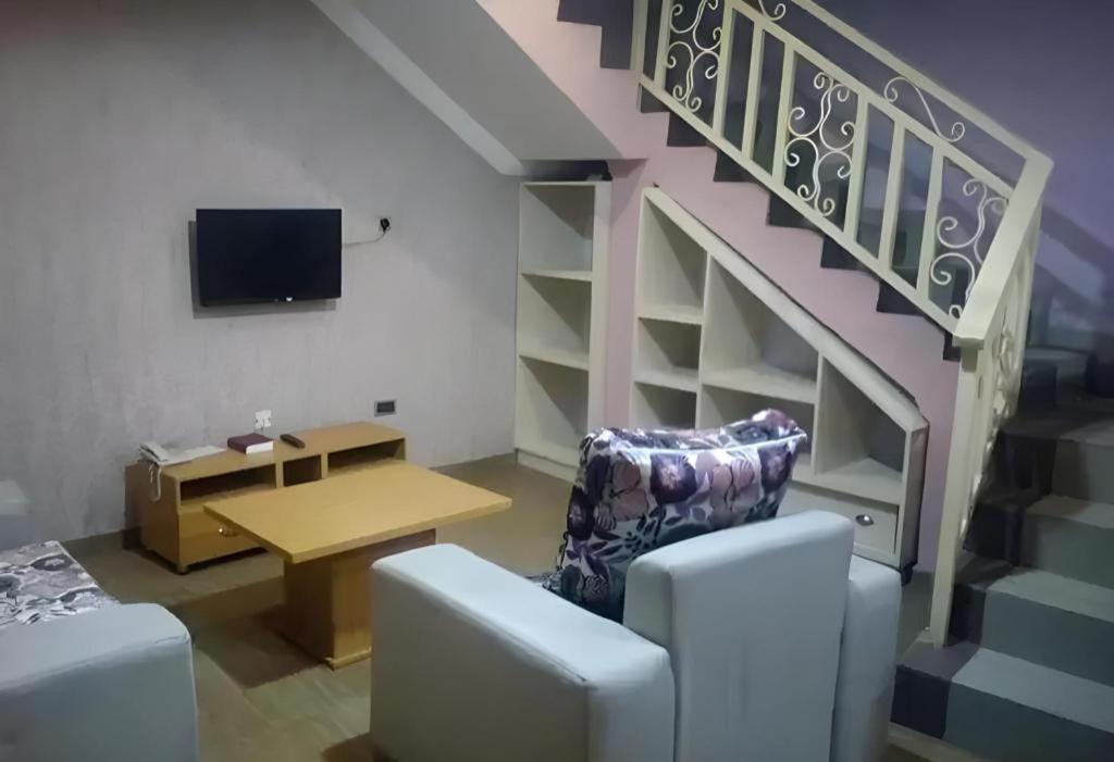 Ayoluyem Aparthotel and Suites - Housity