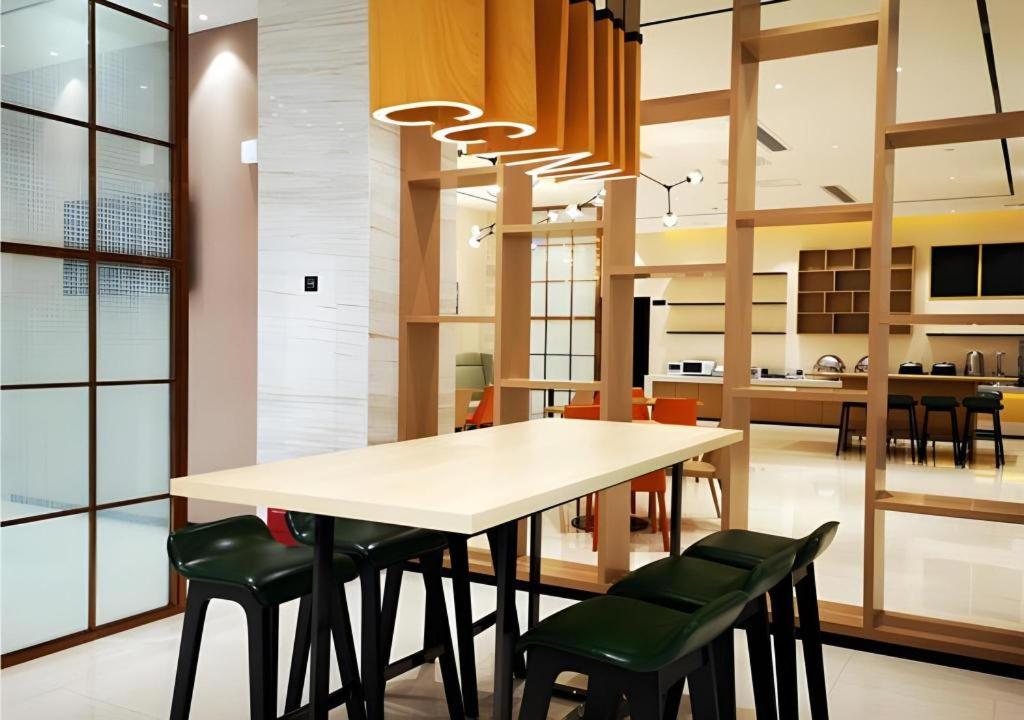 Suitetrails - City Comfort Inn Chengdu Pengzhou Passenger Center