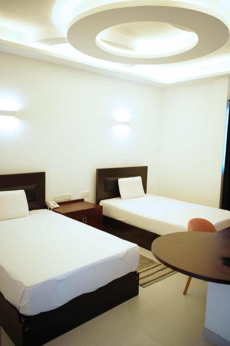 Hotel Senondra - Housity