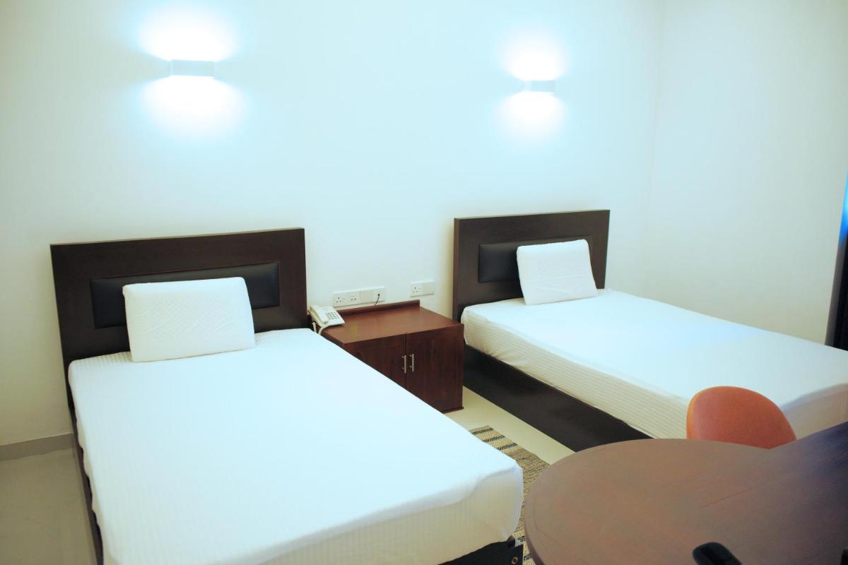 Hotel Senondra - Housity